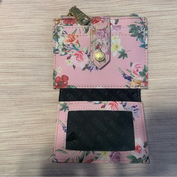 Steve Madden wallet. - Picture 1 of 2